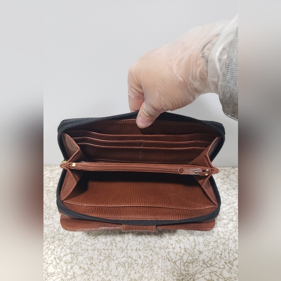 Vintage Leather Zip Around Wallet - Picture 7 of 10